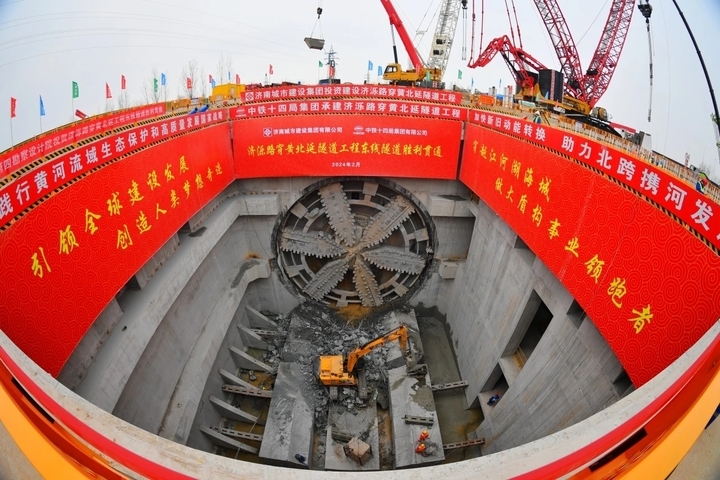 双线全部贯通济南黄河济泺路北延工程东线隧道贯通