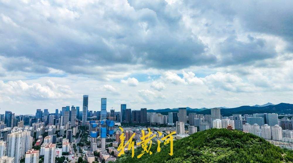 半日之间 济南天空上演“晴雨双面秀”