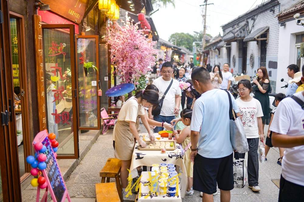 天气转凉，泉城旅游迎来“高温”模式