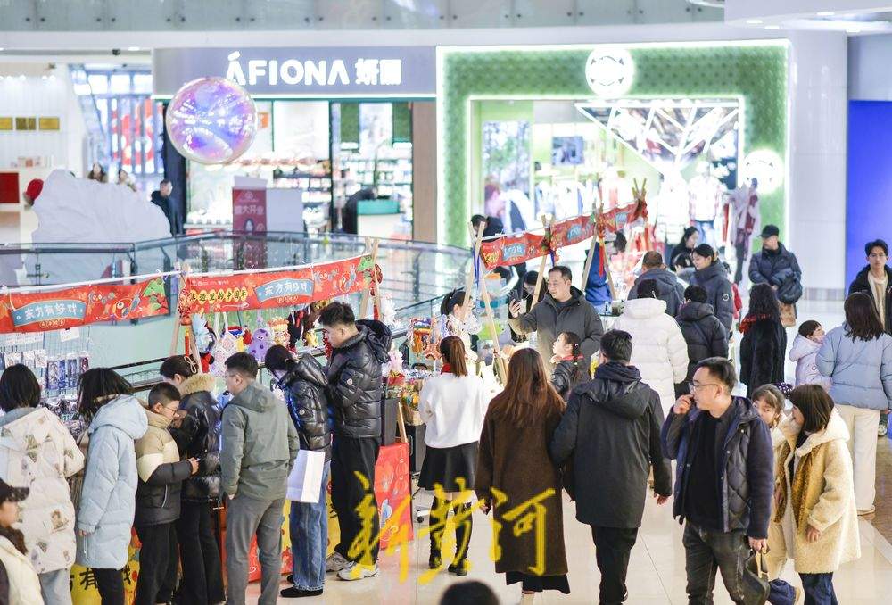 商场市集年味浓 市民“赶集”忙