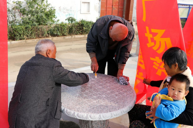 融媒·见证丨建起广场，聚了人心！239700元捐款，见证一个村庄最动人的变化