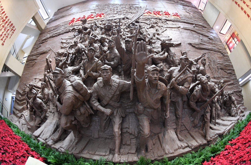 追光的你｜这幅油画前，总书记驻足凝视