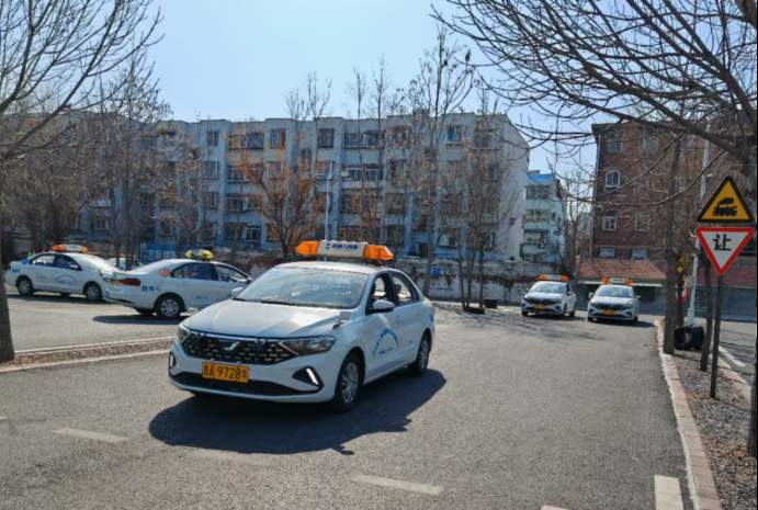 自动挡学车热度上升:拿本快 考试相对简单