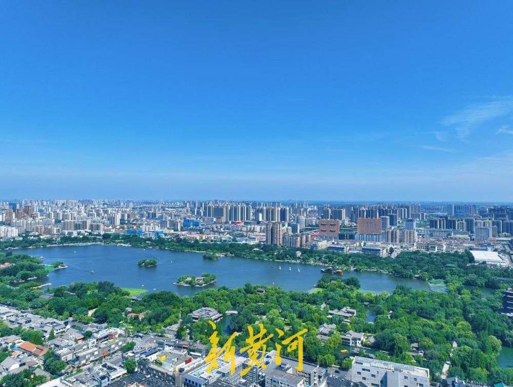 高温遇“泉城蓝”！大明湖水天一色绘就泉城盛夏美景