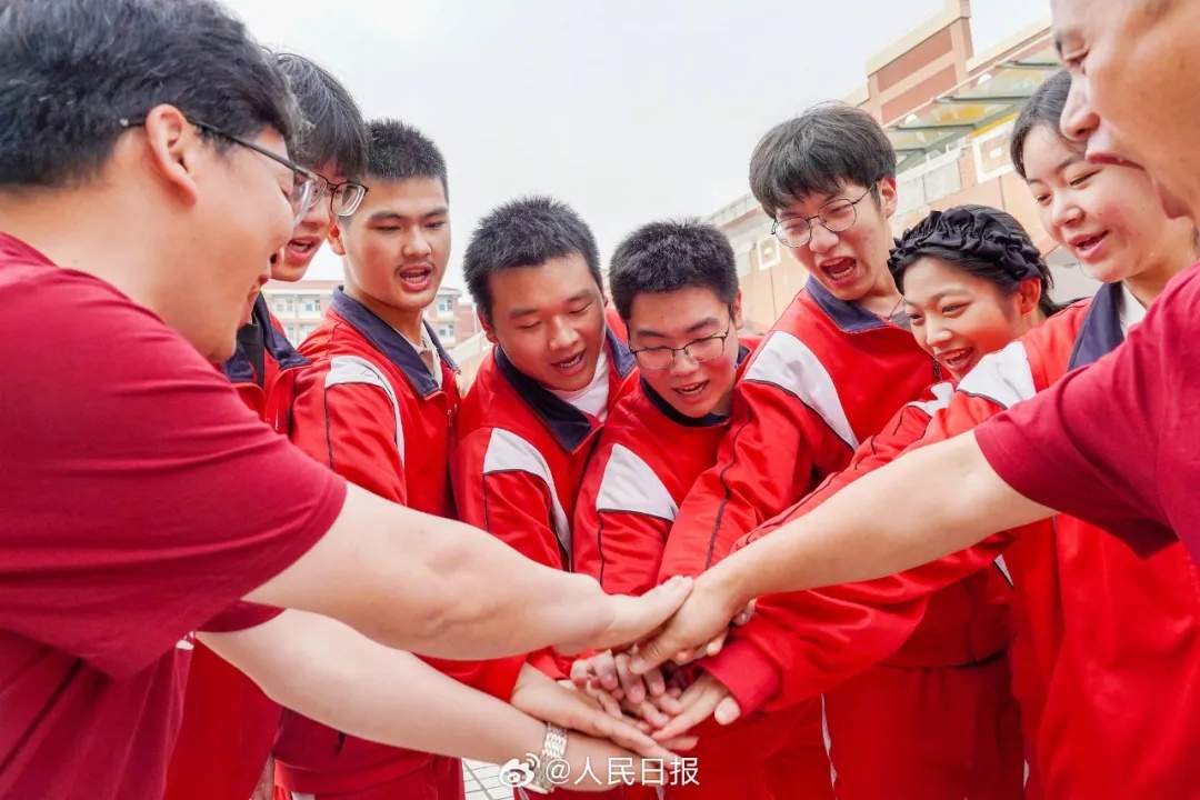 嚯！今天送考名场面，来了