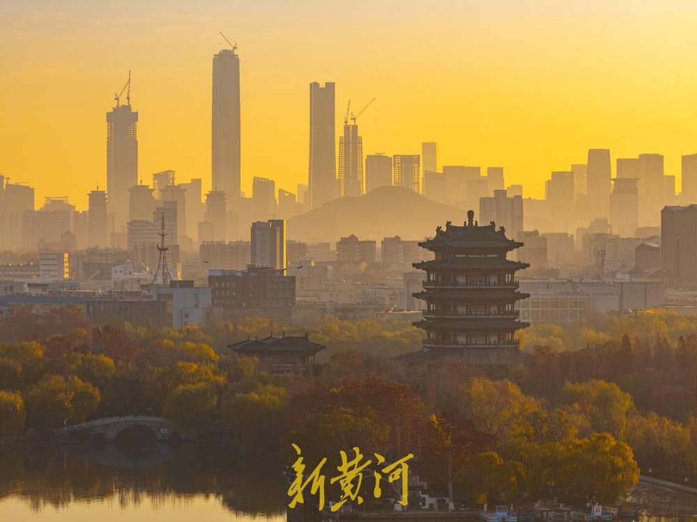 朝晖染城郭，山湖共入画！泰山千佛山大明湖同框