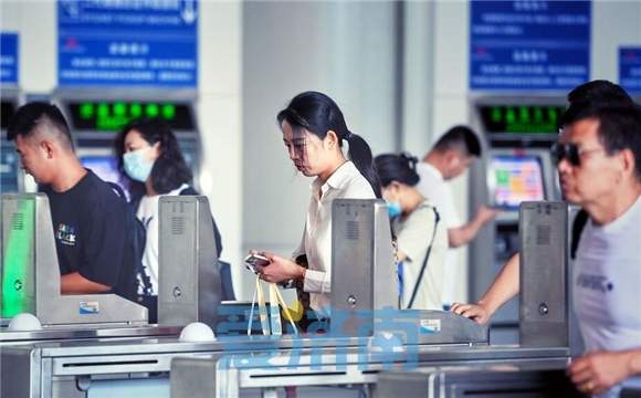 济南站端午增开菏泽、青威等方向临客98趟，预计发送旅客115万人次