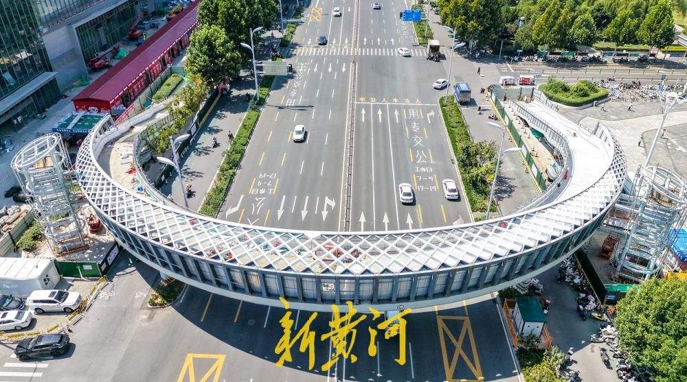 工业南路新过街天桥初具规模