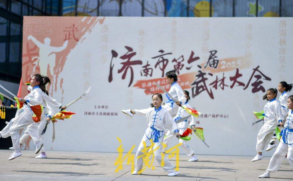 济南市第六届武林大会在弘阳广场举行，12项非遗体育同台显身手