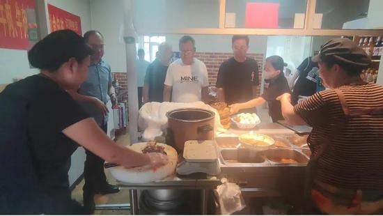 两夫妻小县城卖早餐月入3万，如何做到的？