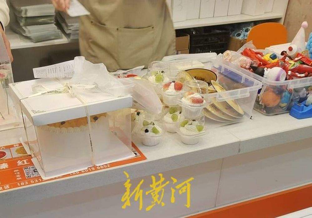 搪瓷盆草莓蛋糕走红，济南有蛋糕店月销超千盆