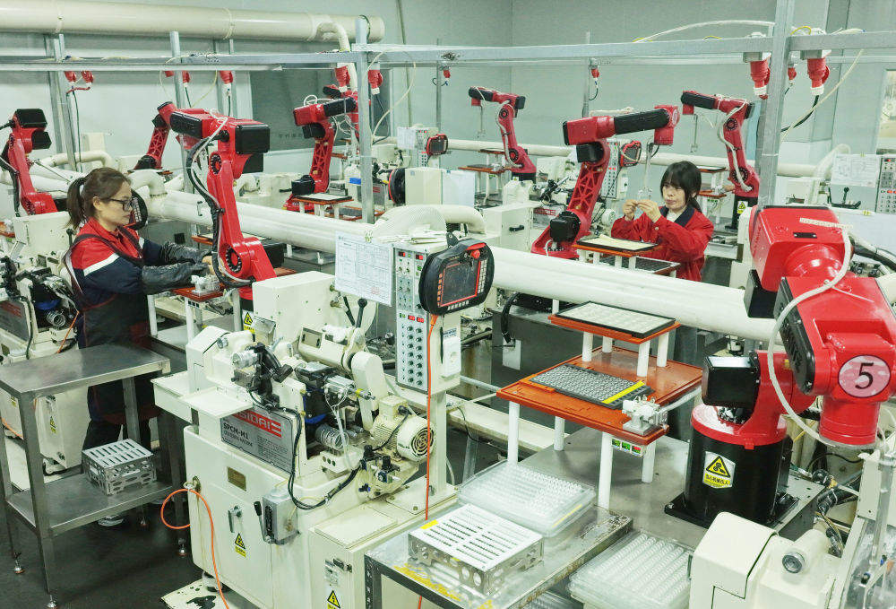 两会特稿｜以高质量发展为全球经济注入信心与稳定性——海外人士聚焦中国经济增长预期目标