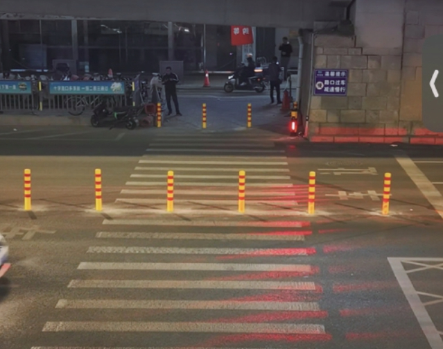 “能发光、会说话”！智能斑马线亮相生产路