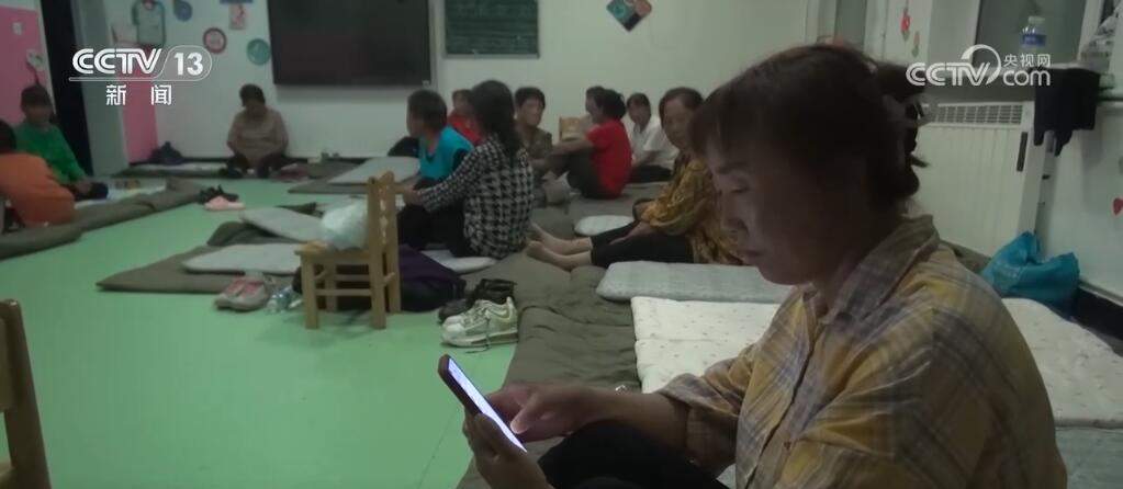 强降雨致吉林蛟河数千名群众转移 集中安置点内村民生活平稳有序