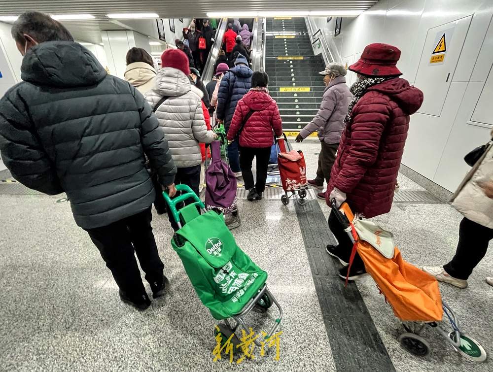 走！坐上地铁去赶集