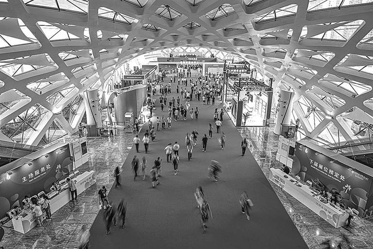 在消博会，感受中国对外开放的时代脉动