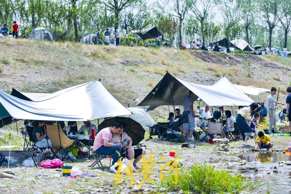 躺“营”做“篷”友 大自然里满满松弛感