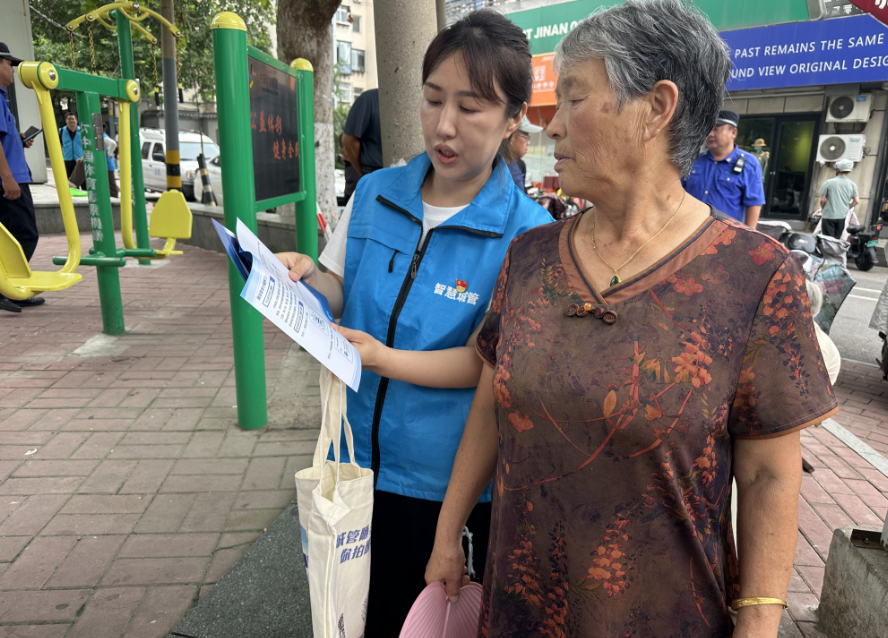 “掌上城管”送上门，社区问题“即拍即办”——市智慧城管服务中心走进佛山苑、千东社区