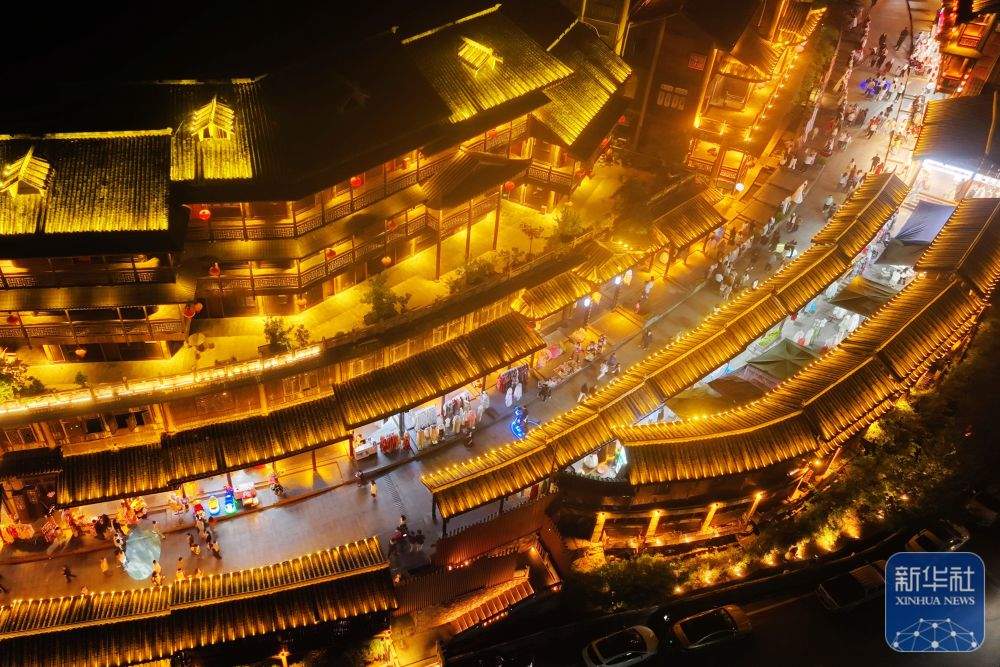 “五一”假期游 越夜越精彩