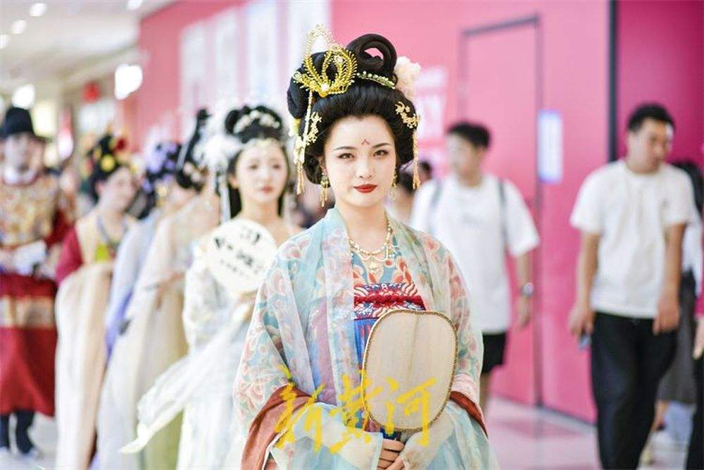 端午汉服巡游 感受国潮之美