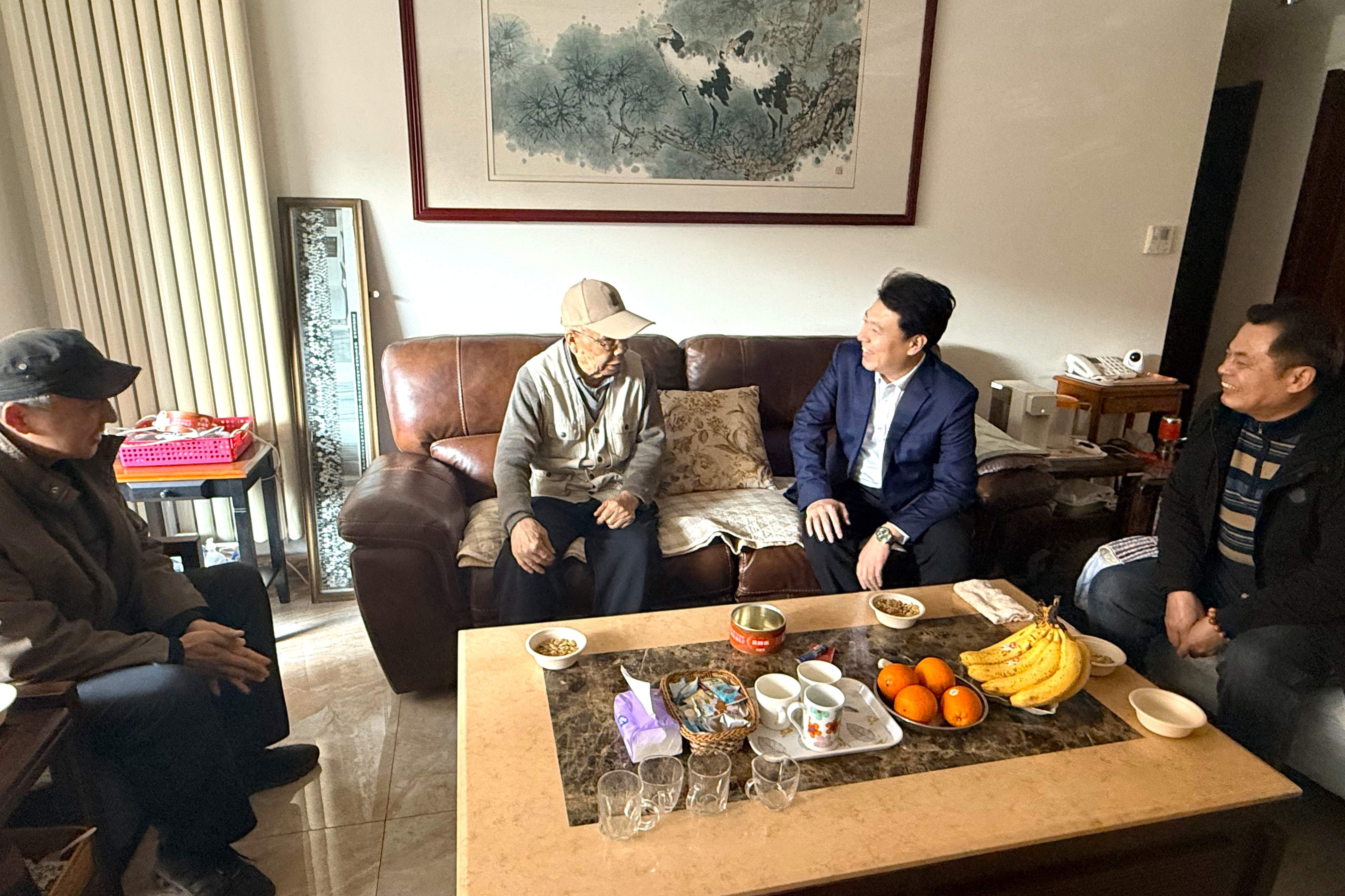 山东省地矿局地质测绘院领导走访慰问退休老党员