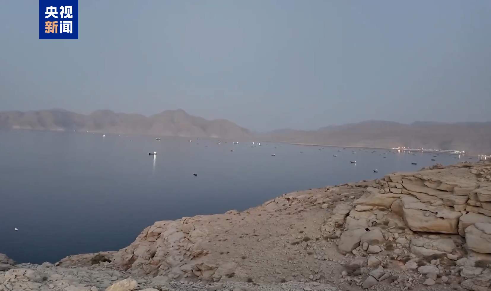 霍尔木兹海峡22日商船通行量达2月底以来峰值