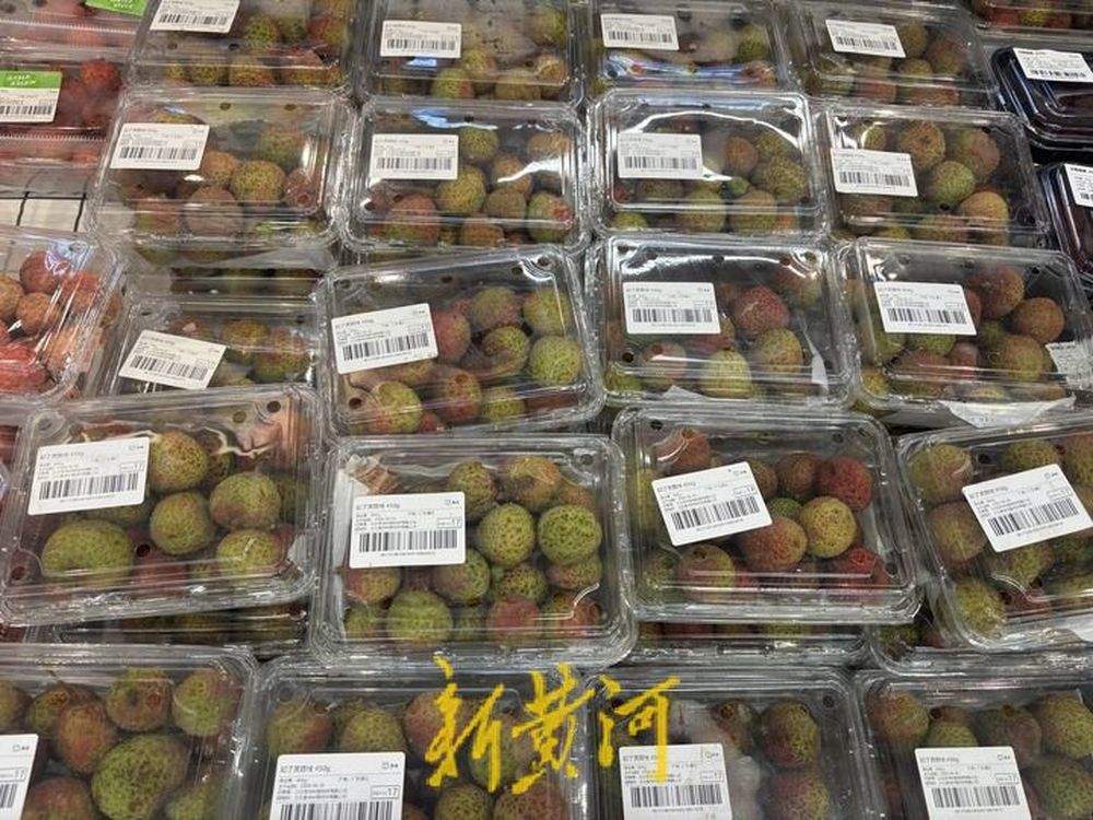 济南各大商超荔枝热销，预计价格还会继续降