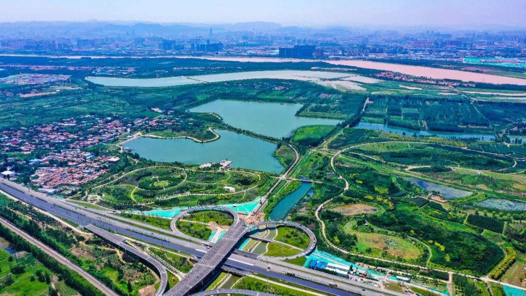 牢记嘱托、向“新”而行，加快推动济南高质量发展——奔驰在中国式现代化新征程上