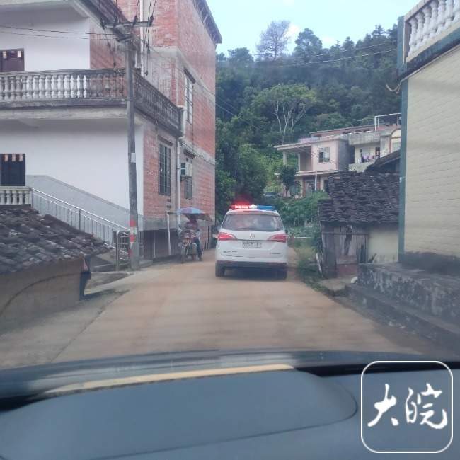 广西防城港致5死命案嫌疑人潜逃，当地村民：家门反锁、不敢上山采八角