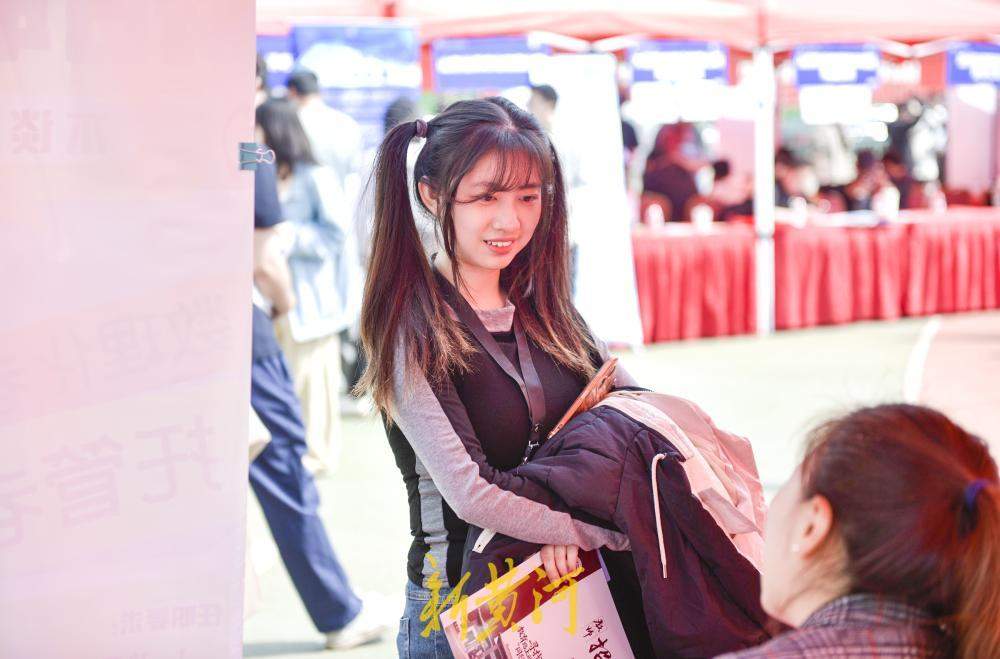 “选择济南 共赢未来”驻济高校双选会举行 300余家企业提供岗位上万个