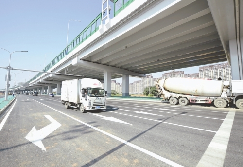 桥下恢复双向通行 工业北路快速路东延项目通车在即