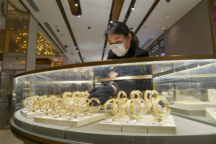 白银价格逼近7元大关，银砖也悄悄流行，贵金属市场有多狂热？