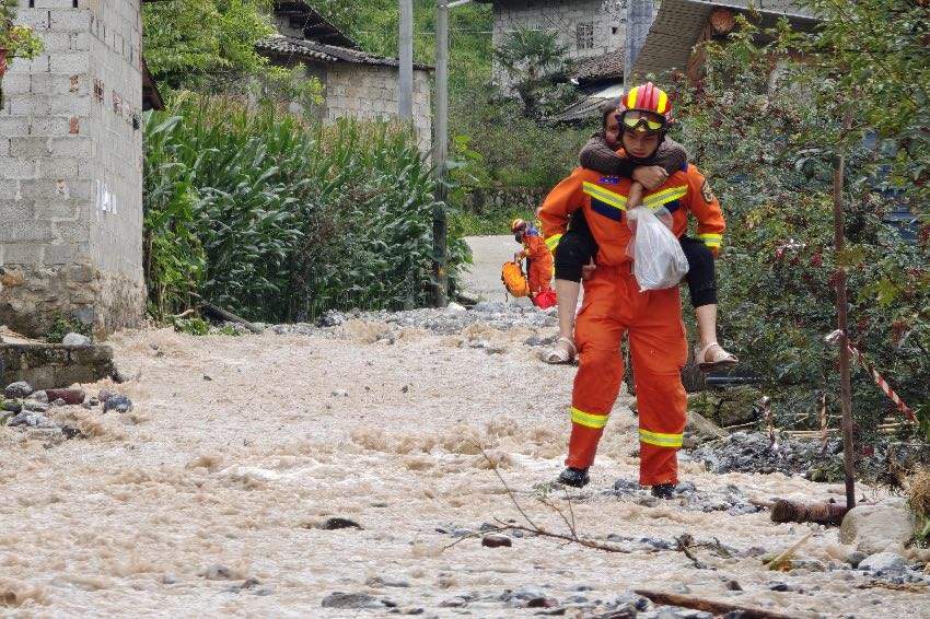 蹚出生命线 架起连心桥 四川汉源山洪灾害救援侧记