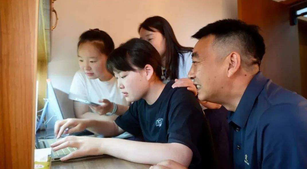 “复制粘贴”！双胞胎姐妹花，考上同一军校同一专业