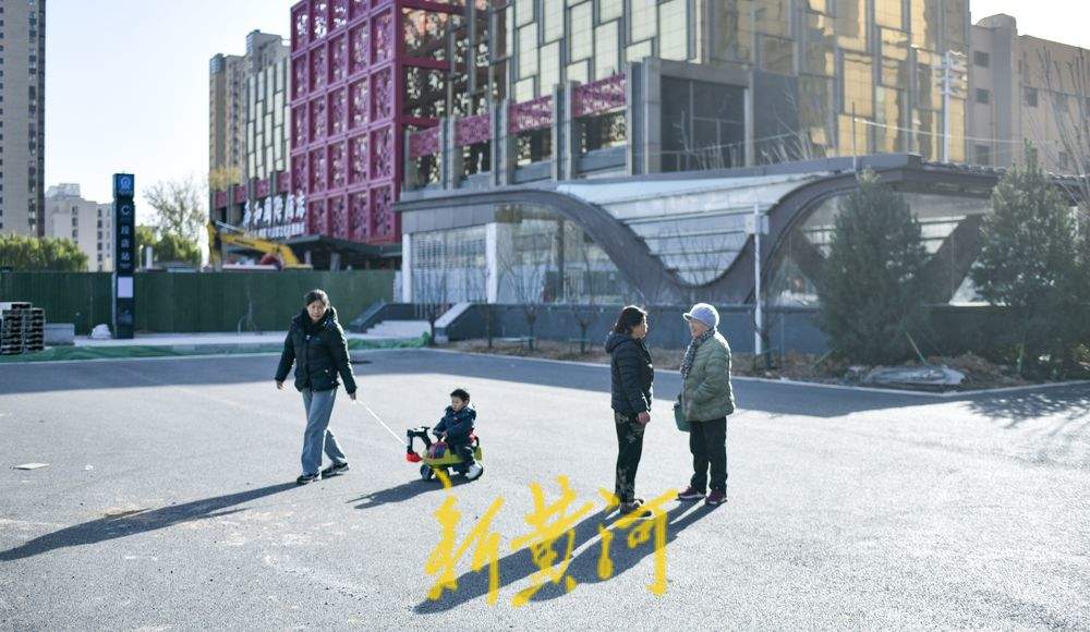 济南经十路施工围挡分批拆除 地铁4号线沿线道路加速“焕新”