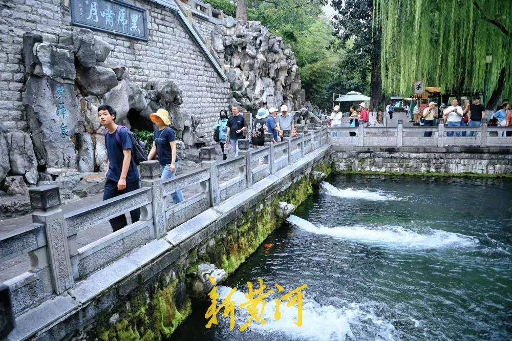 黑虎啸月奔涌，济南黑虎泉连续400天地下水位保持在29米以上