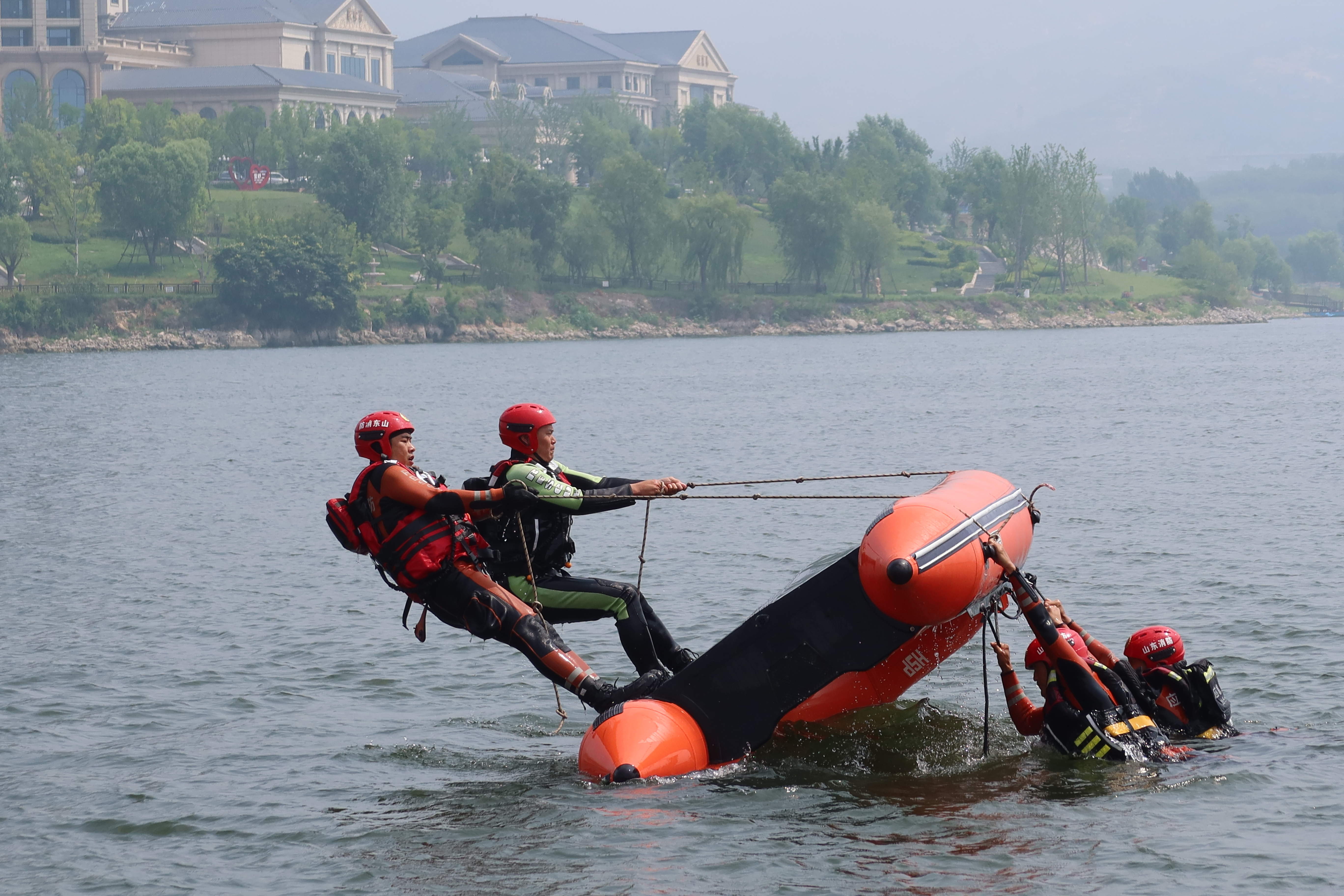 融媒·画像丨驭艇驾舟，搏浪前行——“水上蛟龙”集训营