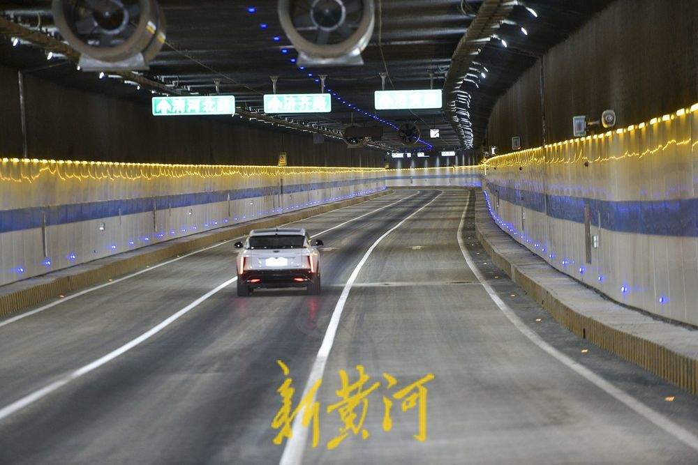 探访深藏高校地下的隧道,全长1250米双向六车道