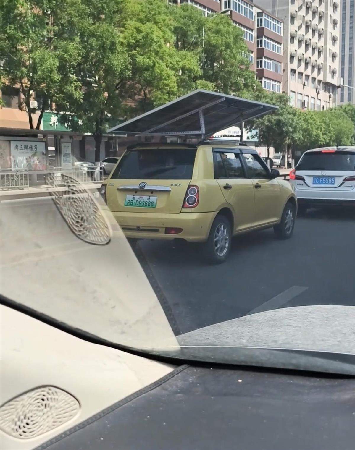 老头乐加装光伏板变成“永动机”？车管所：存在安全隐患，不能上路