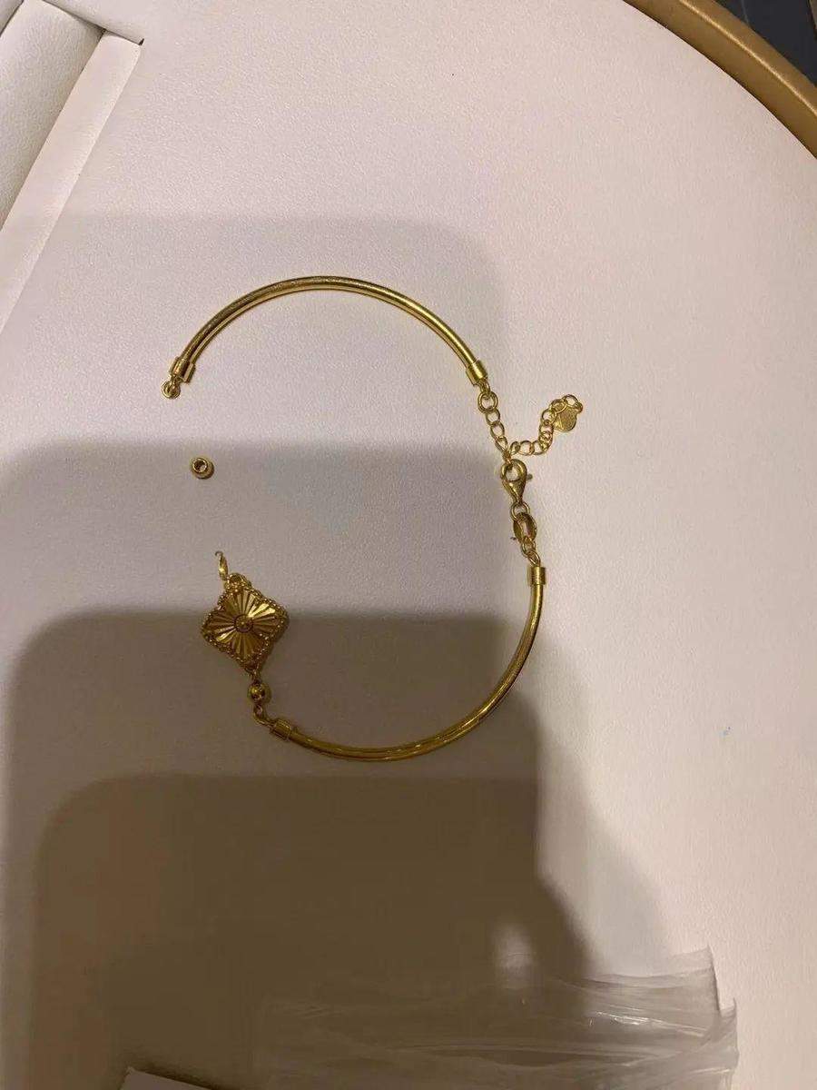 女子买黄金手链,戴不到一天就断裂!商家:换新要另付1000多元