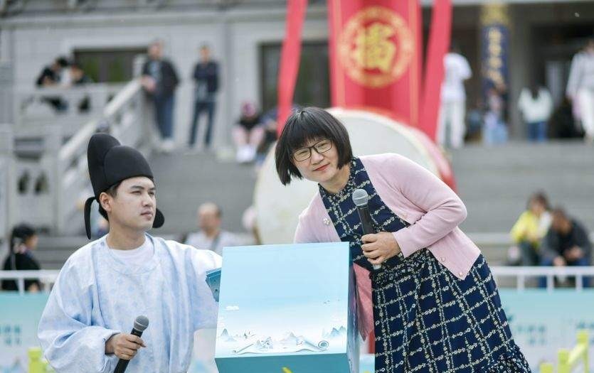 “泉”在济南过五一｜超然楼“对诗”超“燃” 山大博士勇猛攻擂