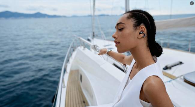 从“全球销量第一”到“健康感知AI入口”，塞那以AI生态重塑耳机