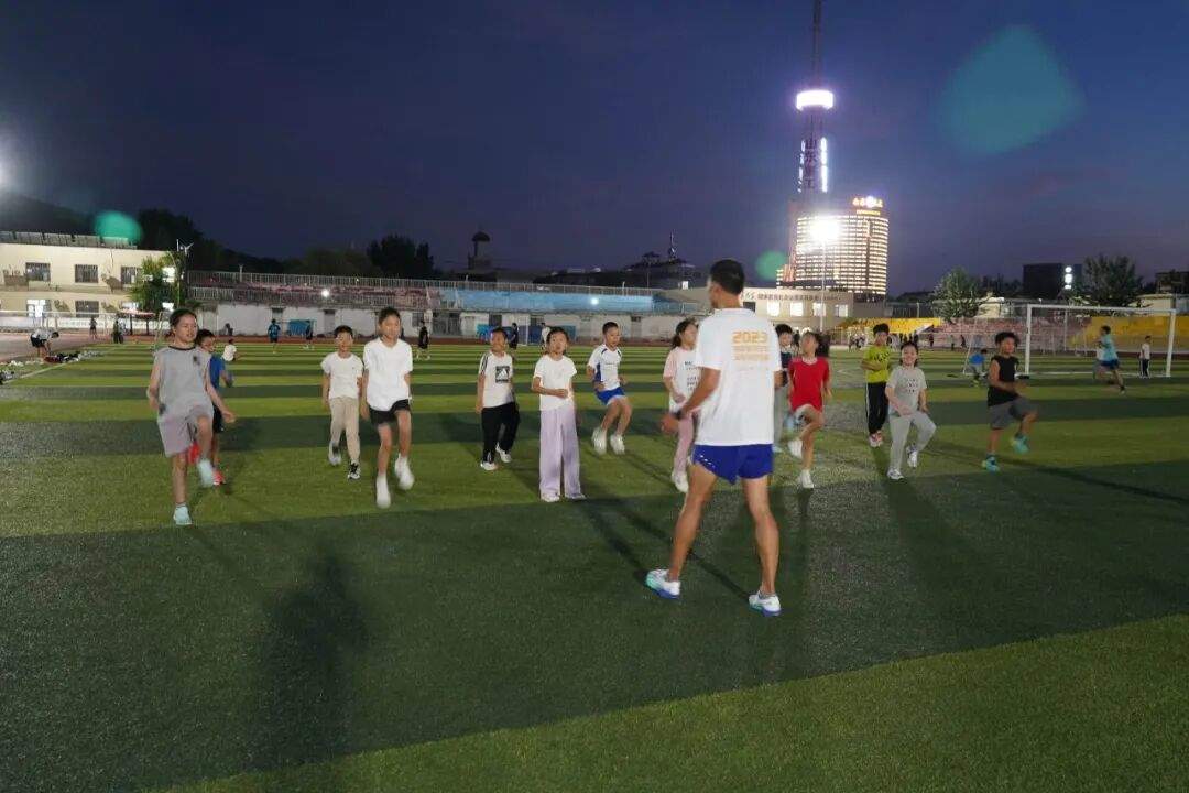少年砺志扬风采 山东师范大学附属小学五(8)中队开启别样的“寻访之旅”