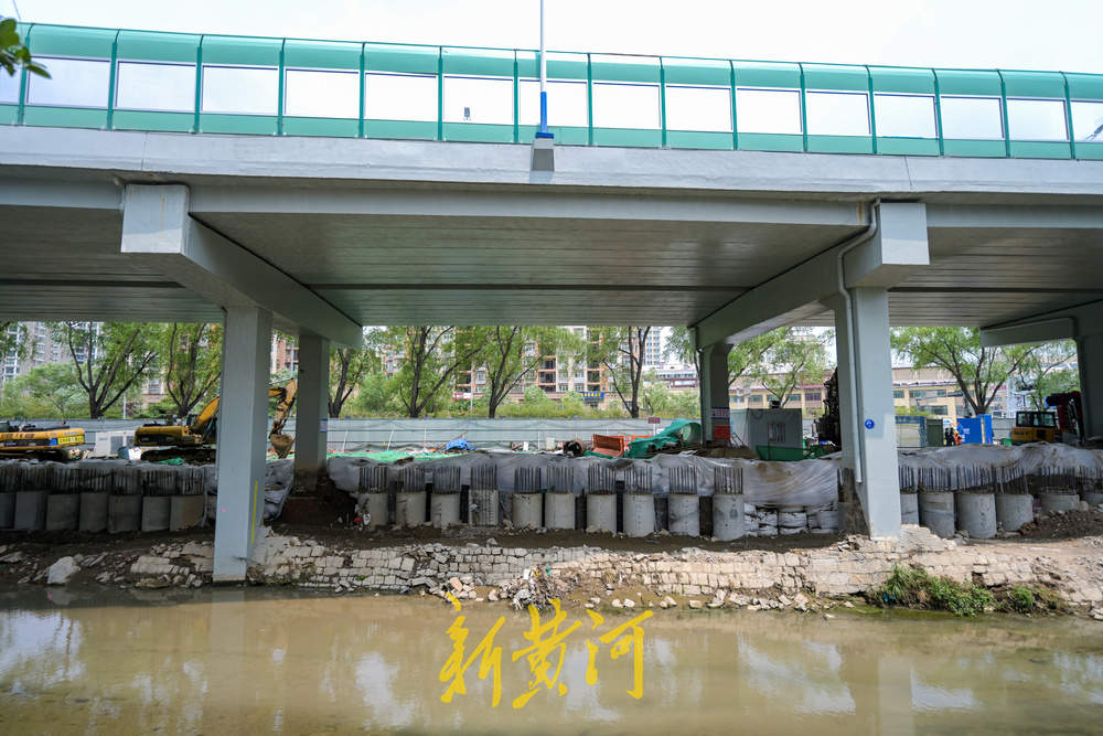 济南顺河高架下河道拓宽，新河道最宽处达25米