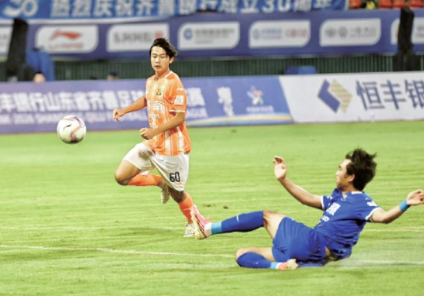 两战轰3球！17岁尖刀锋芒出鞘，成为济南队“秘密武器”