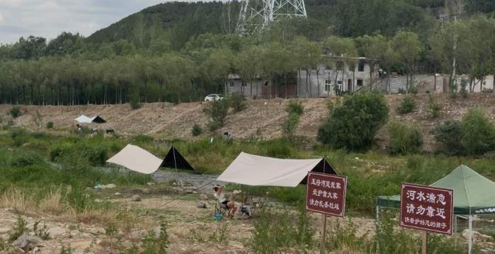 玉符河畔有人扎帐篷出租？水务部门：将动态巡查整治