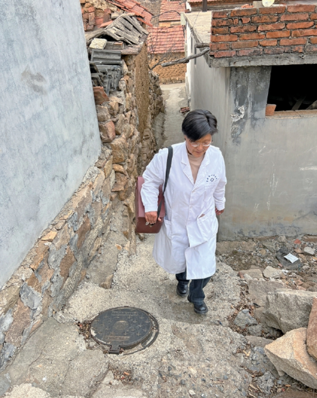 背着药箱，跑遍了四个村——1400多名乡亲的健康守门人