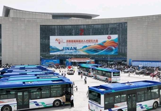 济南公交：扮靓城市流动风景线，打造人民满意公交