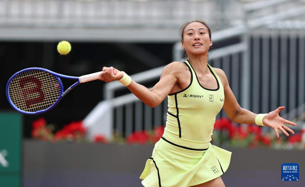 网球——WTA1000罗马站：郑钦文首轮晋级