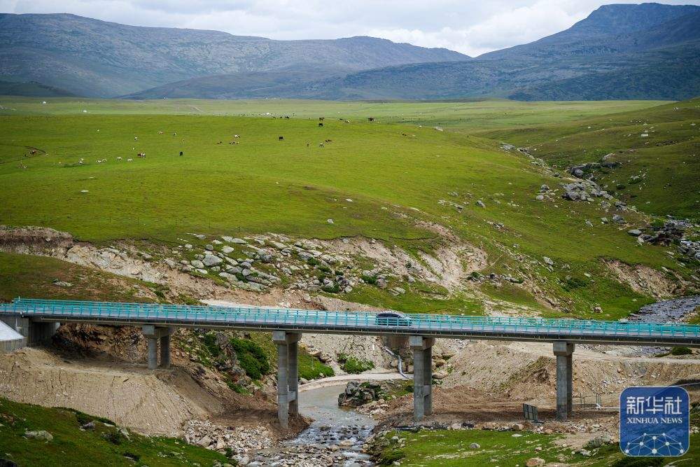 新疆阿禾公路正式通车